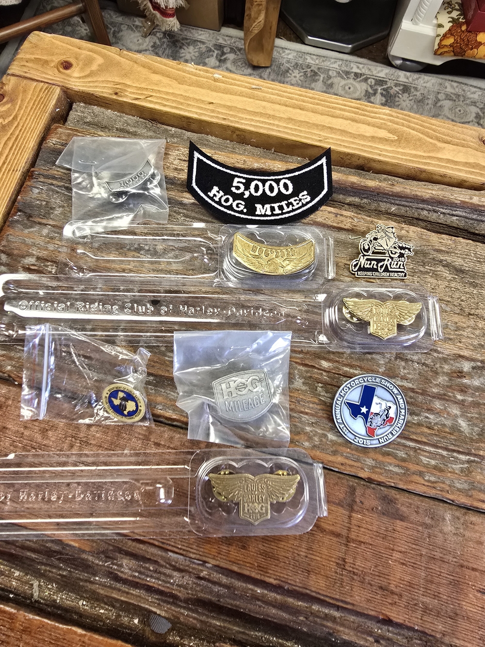 Harley-Davidson Men’s Black & Gold Rider Pin Set 8 Pins And A Patch B
